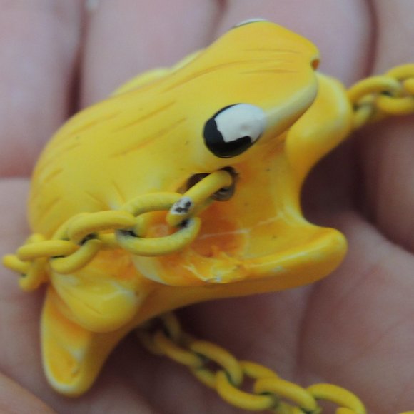 Necklace Hand Painted Yellow Frog Pendant on Yellow Chain Vtg 1960s - Jewel Box - Picture 5 of 9